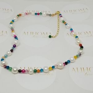 Pearls and agates necklace